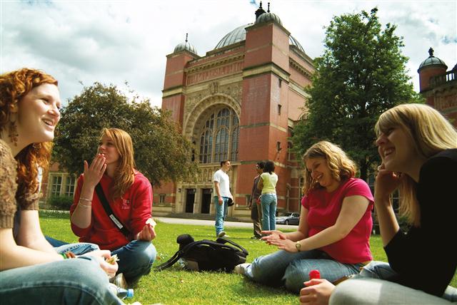 Distance Learning Scholarships Law and Culture UK, 2017