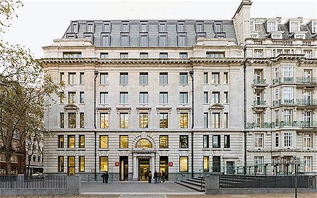 20 Scholarships for Football Team Management at European School of Economics, 2017